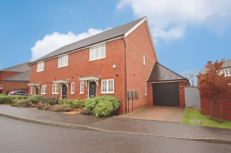 Randall Way, Billingshurst