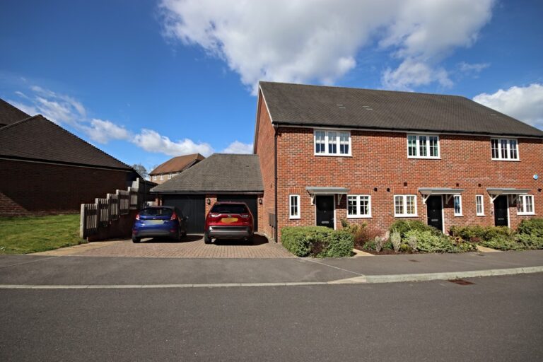 Randall Way, Billingshurst