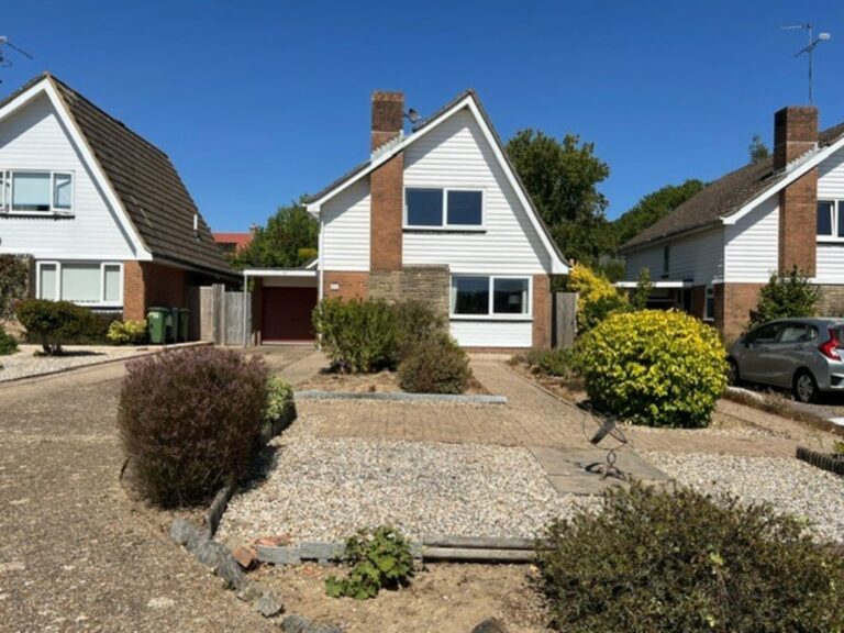 Bannister Gardens, Storrington