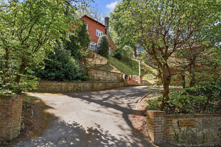 Georges Lane, Storrington